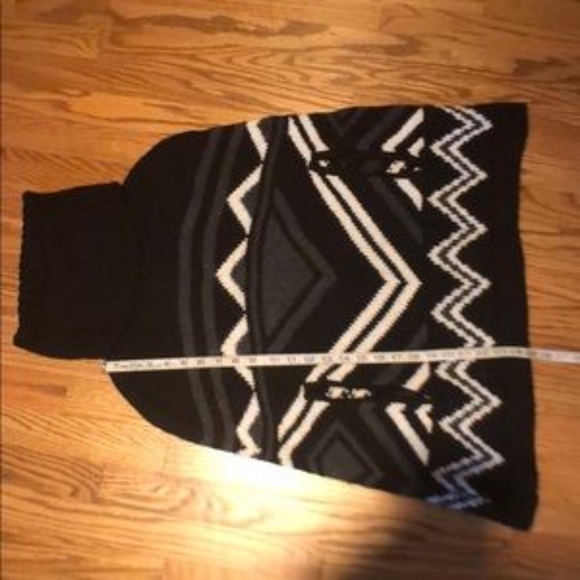 BCBG Black Sian Zigzag Poncho - One Size - Picture 7 of 8